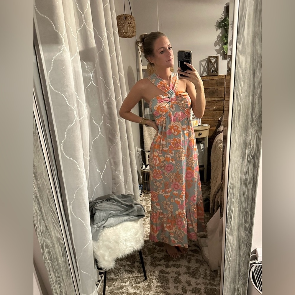 Cute flowery flowy dress with cross straps